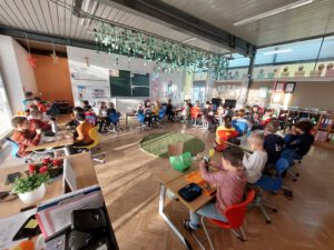 1b & 2a – Weihnachtsfeier mit den Schutzengeln