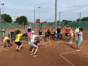 3A – Schnupperstunde Tennis, Lehrausgang Apotheke Raaba & Spielenachmittag