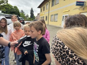 Dritten Klassen zu Besuch bei der Polizei