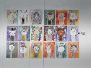 4B Unsere Lamas – ein Spiel mit Farben und Formen