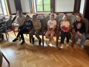 3.c Besuch bei der Gemeinde